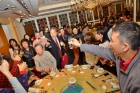 老師率領眾執委向大家敬酒