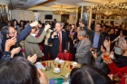 老師率領眾執委向大家敬酒