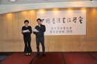 大會司儀伍金燕(左)及禤駿遠(右)